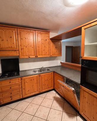 Cucina angolare in legno