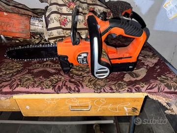 Motosega a batteria da puta