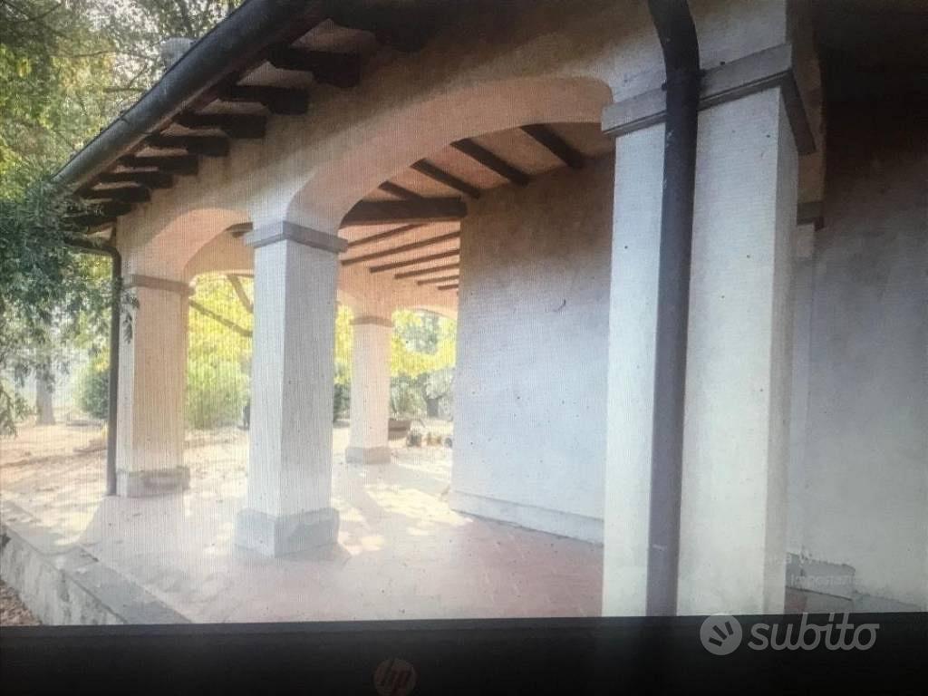 Villa di 1000 m² con più di 5 locali e box auto do