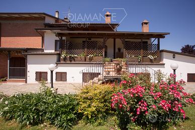 Appartamento con giardino e piscina comune