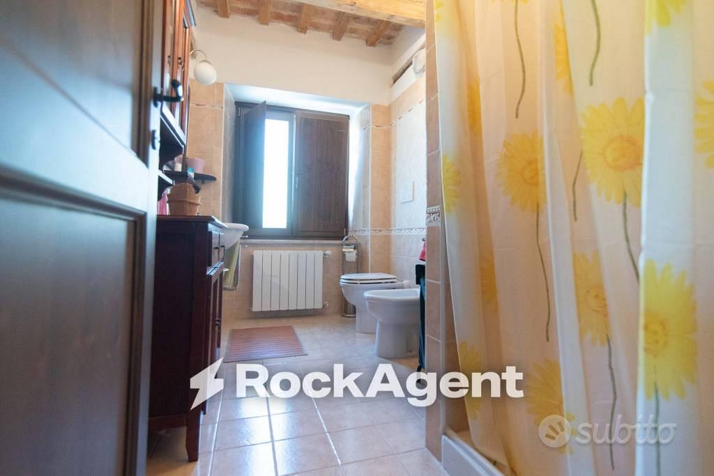 Rustico / Casale di 350 m² con più di 5 locali a A - Vista 5