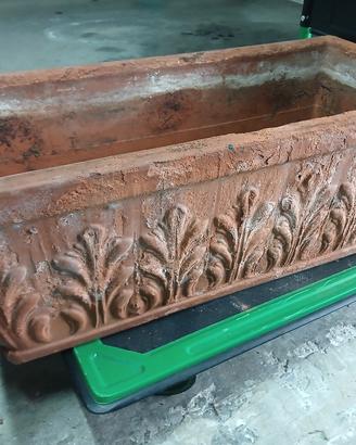 vaso terracotta con foglie 
