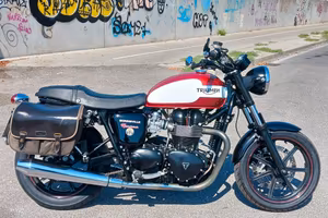Triumph bonneville 900 ( 12000km) PERMUTE AUTO ECC