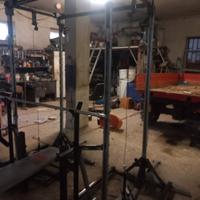 rack con cavi e stazione panca