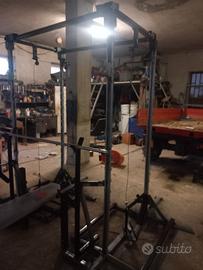 rack con cavi e stazione panca