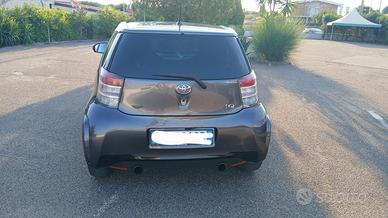 2010 toyota iq