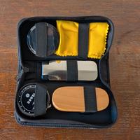 Kit per  la pulizia delle scarpe.