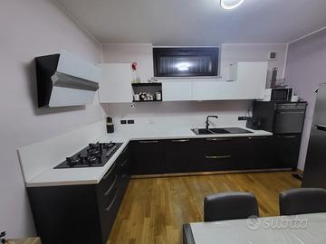Cucina angolare moderna