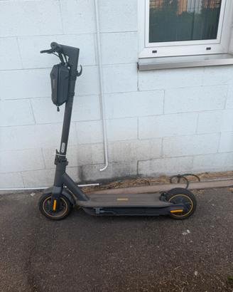 Monopattino elettrico ninebot g2 max