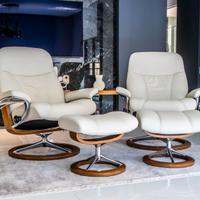 2 Poltrone Stressless (Ekornes) in pelle  con pouf