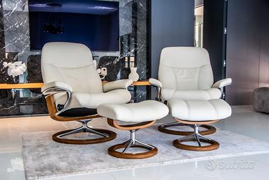 2 Poltrone Stressless (Ekornes) in pelle  con pouf