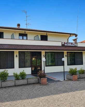 Immobile di 800 m² con più di 5 locali a Lesignano