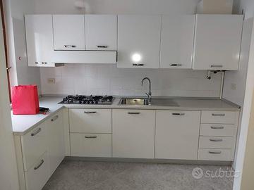 Cucina  bianca mt5 completa di elettrodomestici