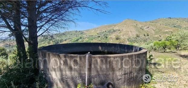Terreno 10.000mq con rustici a Calatabiano - Altro