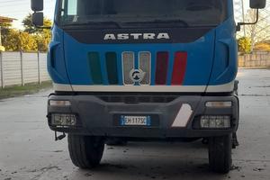 Autocarro ASTRA HD8 4 assi