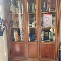 Vetrina in noce marrone