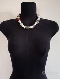 Elegante collana di perle e pietre dure
