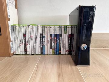 Xbox 360 Slim + Pacchetto 25 giochi inclusi