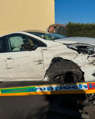 INCIDENTATA PEUGEOUT 208 GT-LINE 2019