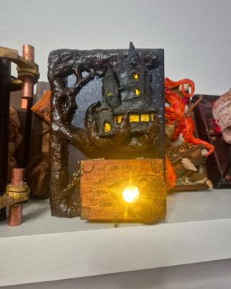 “The Whispering House"Grimorio Esoterico con luce