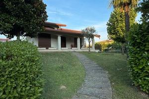 Casa singola ampi spazi e giardino di 2000 mq