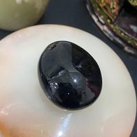 Cabochon di pietra nera