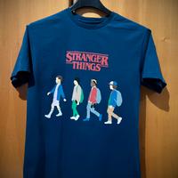 Stranger things T-shirt taglia S/M o L/XL e calze