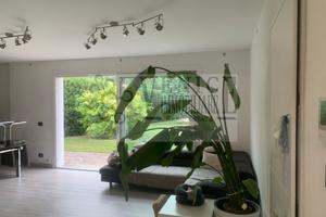 Incantevole Casa Singola con Giardino Privato a Vi