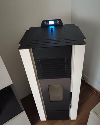 stufa a pellet quasi nuova 15 kw canalizzata