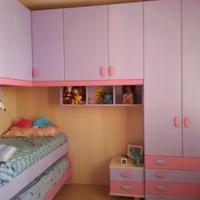 Cameretta da bambina su misura, lilla e rosa