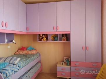 Cameretta da bambina su misura, lilla e rosa