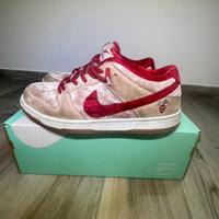 Nike SB Dunk Low Stragelove