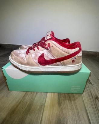 Nike SB Dunk Low Stragelove