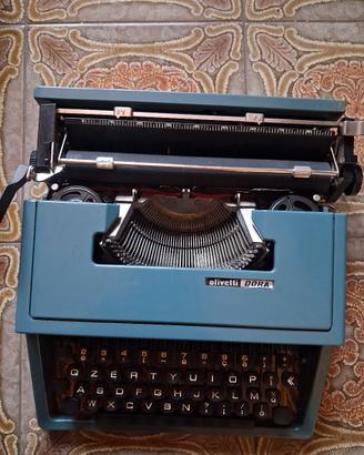 macchina da scrivere olivetti DORA