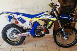 moto sherco  con moto stradale 