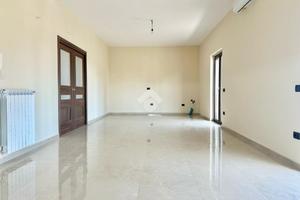 4 LOCALI A GIUGLIANO IN CAMPANIA