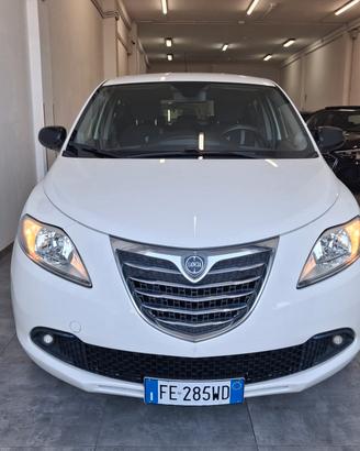 Lancia Ypsilon 1.2 69 CV 5 porte S&S Silver