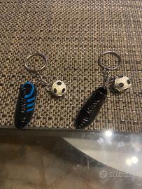 Portachiavi scarpette da calcio con pallone