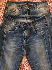 Set due paia di jeans 