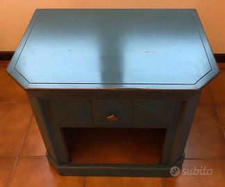 Comodino in legno