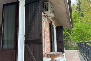 Proponiamo appartamento in villa con giardino