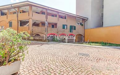 Ampio appartamento trilocale in centro a Luino !!