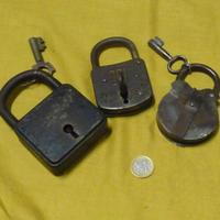 LUCCHETTO ANTICO LOTTO DI TRE GRANDI