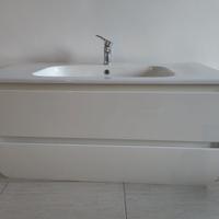Lavandino bagno con mobile