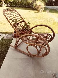 Sedia a dondolo in vimini/rattan vintage