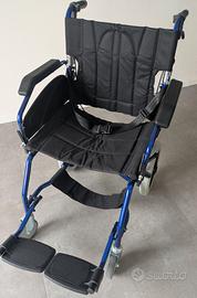 Sedia a rotelle pieghevole e leggera