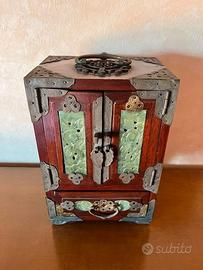 Portagioie in legno con inserti decorativi