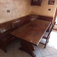 panca con tavolo e 3 sedie in legno