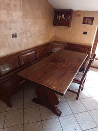 panca con tavolo e 3 sedie in legno