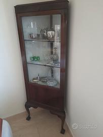 Vetrina angolare stile inglese 